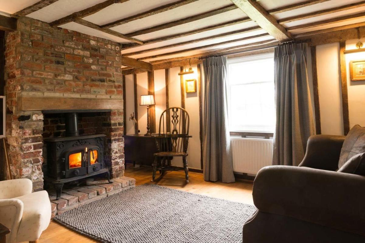 Navigation Cottage On The Historic Sea Lock Overlooking The Nature Reserve Maldon Esterno foto