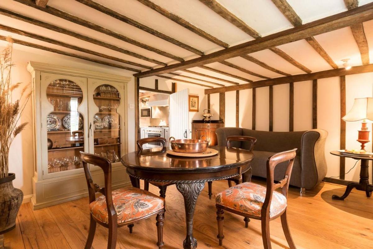 Navigation Cottage On The Historic Sea Lock Overlooking The Nature Reserve Maldon Esterno foto
