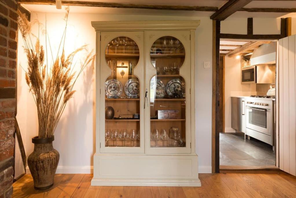 Navigation Cottage On The Historic Sea Lock Overlooking The Nature Reserve Maldon Esterno foto