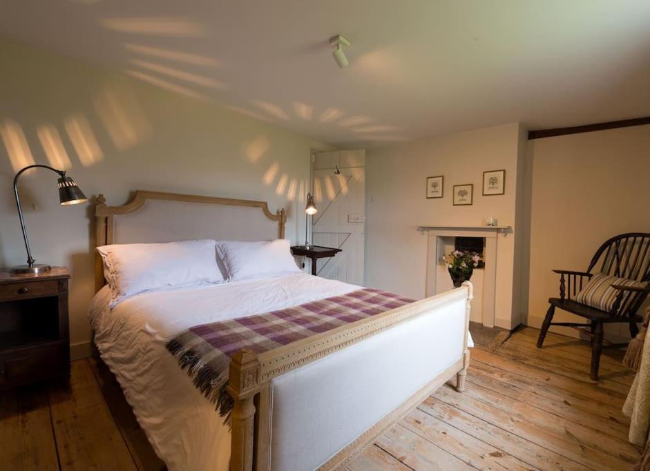 Navigation Cottage On The Historic Sea Lock Overlooking The Nature Reserve Maldon Esterno foto