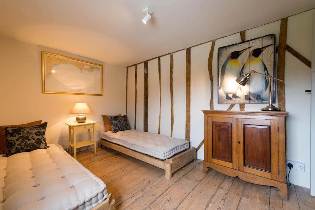Navigation Cottage On The Historic Sea Lock Overlooking The Nature Reserve Maldon Esterno foto