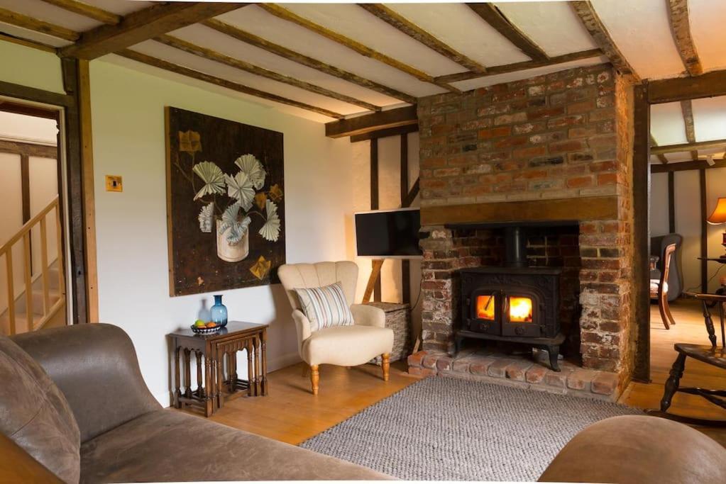 Navigation Cottage On The Historic Sea Lock Overlooking The Nature Reserve Maldon Esterno foto