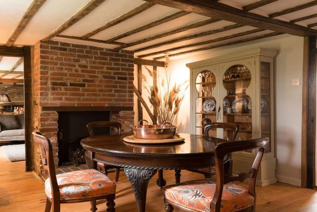 Navigation Cottage On The Historic Sea Lock Overlooking The Nature Reserve Maldon Esterno foto